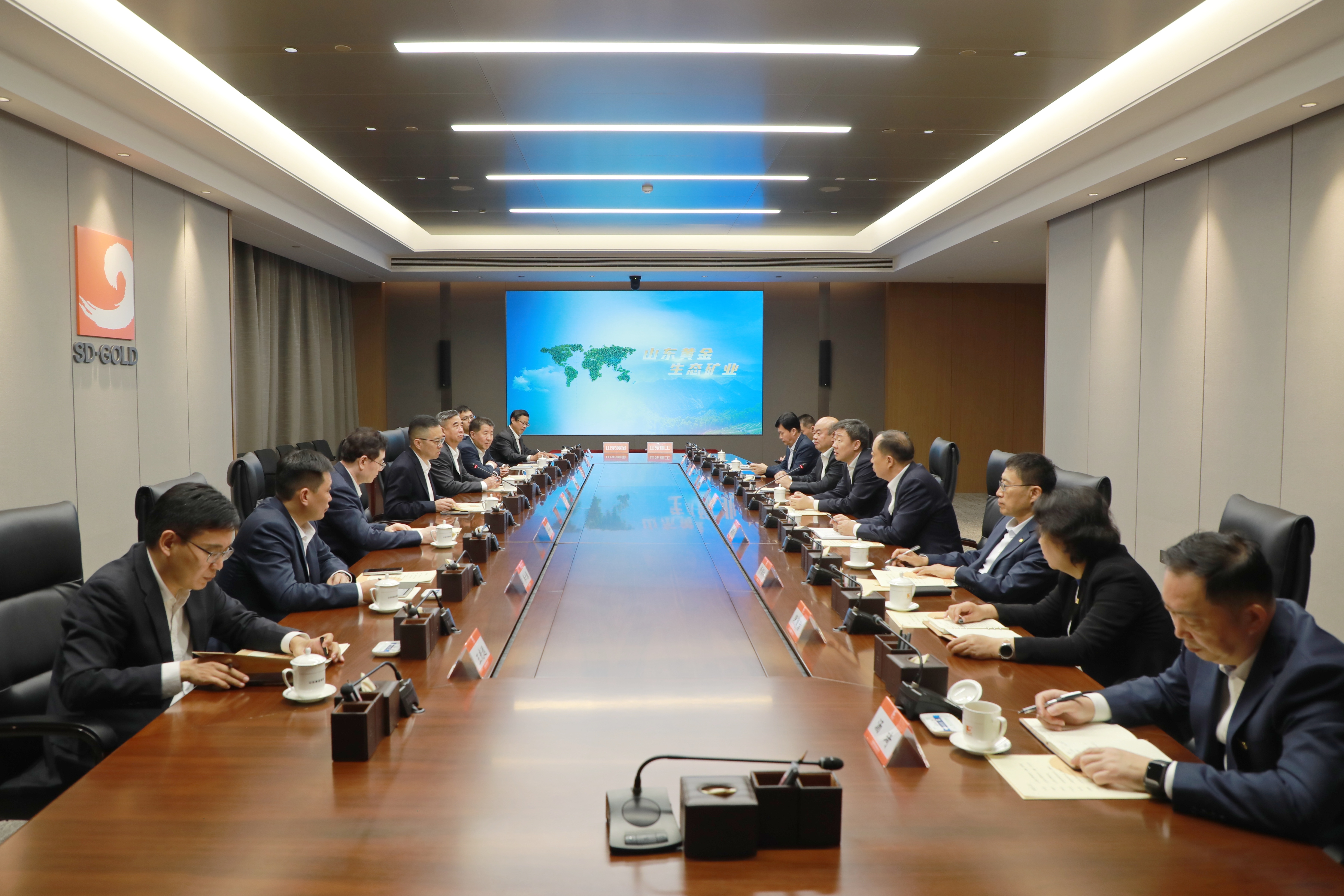 集團與山東重工集團簽署戰略合作協議